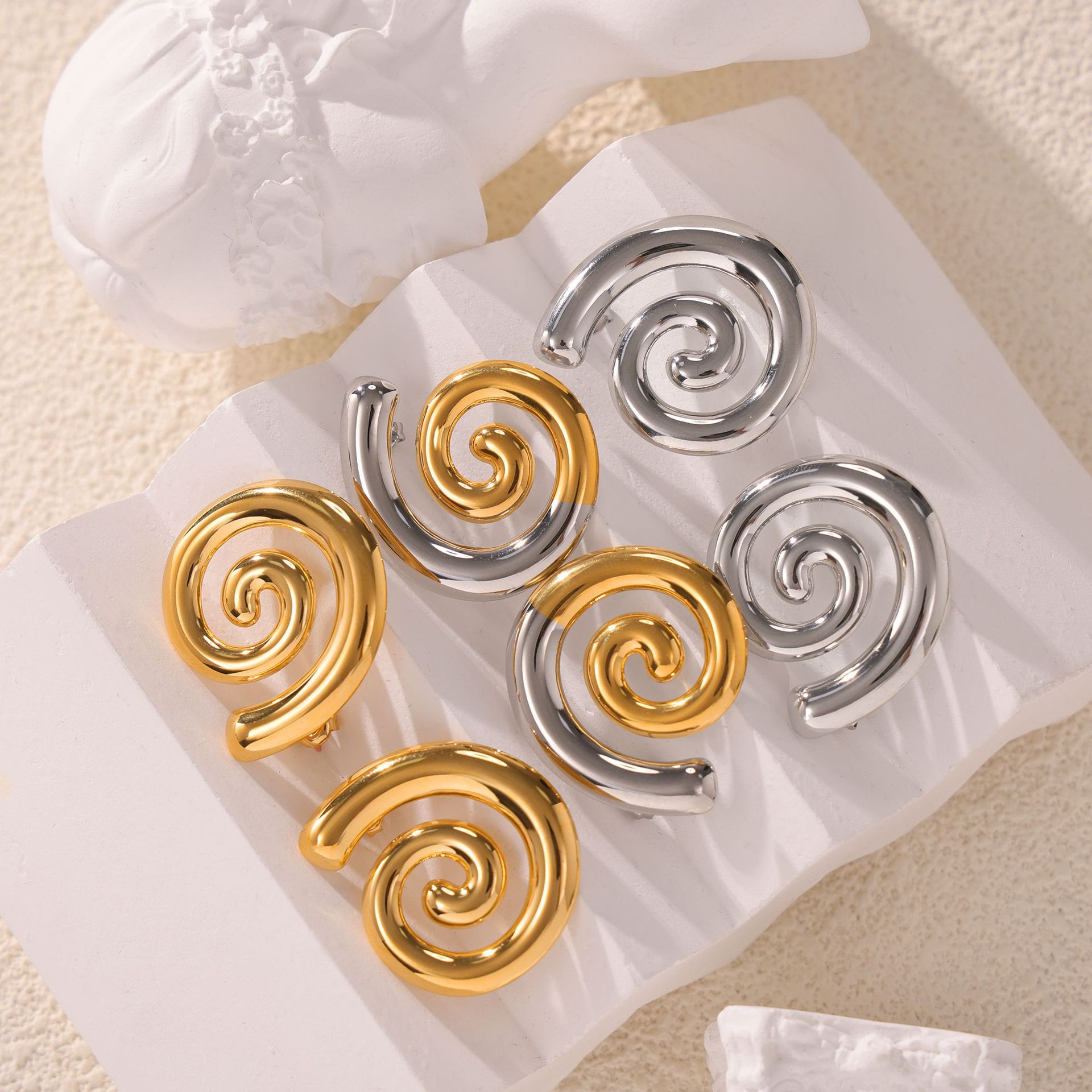 Ins Trendy New Titanium Steel Plated 18K Gold Rotary Thread Earrings Creative Spliced Color Design Fadeless Earrings