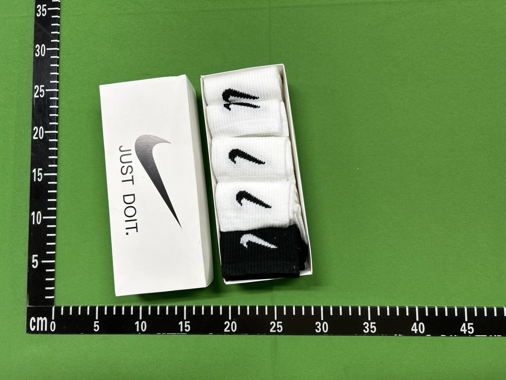 Nike Just Do It Socks 4 Pack White Black