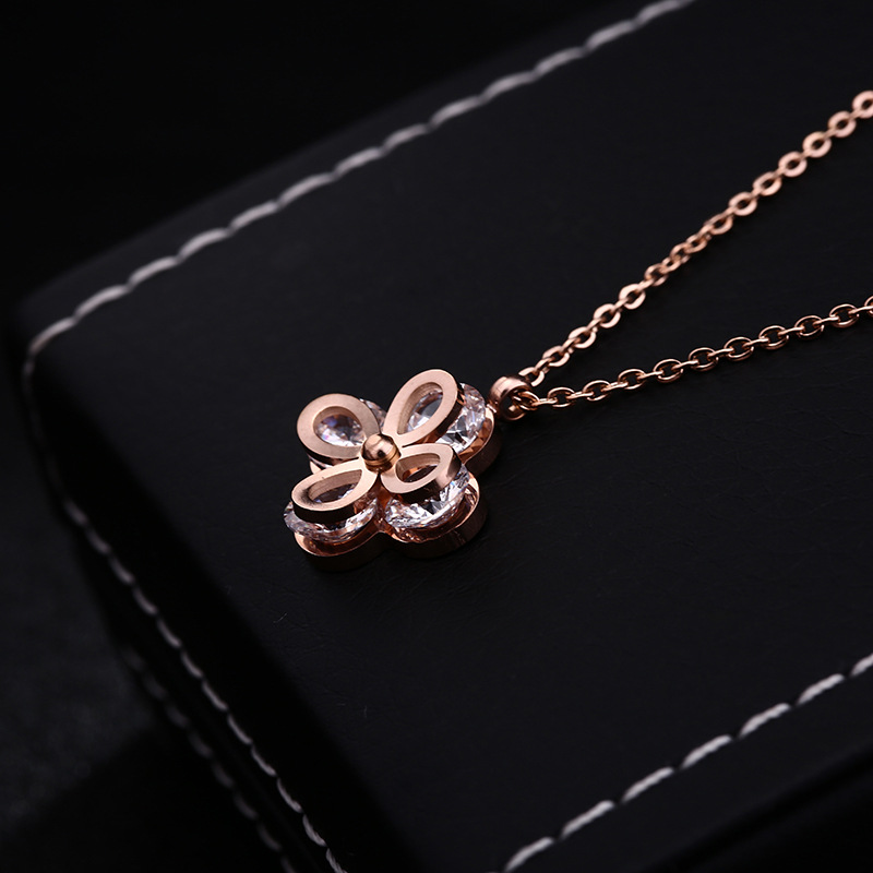 Factory direct new fashion 18K rose gold necklace female Four Leaf flower clip zircon clavicle chain wholesale
