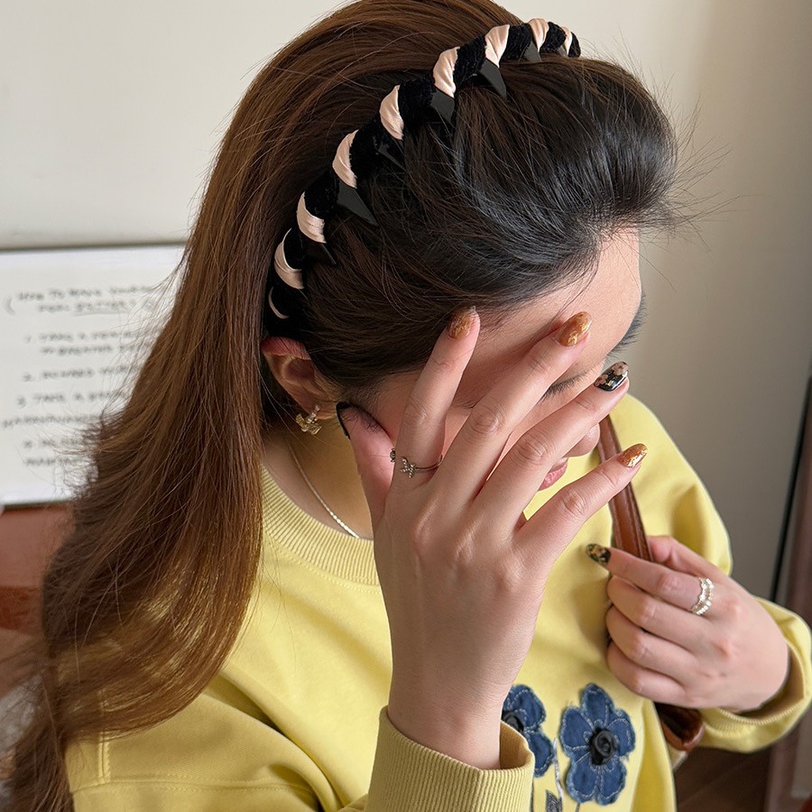 Velvet Color-Blocking Braided Fashion Retro Wavy Toothed Headband, High Crown Design, Face-Slimming, Stylish Versatile Hair Accessory