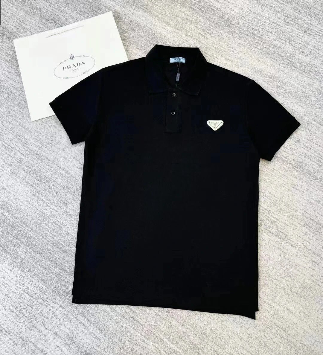 【现货】商务普拉达polo衫短袖 胸前白色三角钢标 独家高版本 珠地棉面料 三标齐全!
