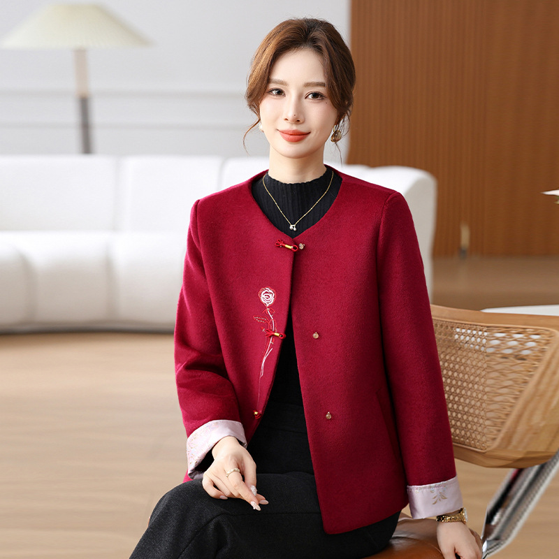 Fashionable Mother's Clothing with Buttoned Jacket for Women 2026 New Chinese Style Elegant Age-Reducing Middle-Aged and Elderly Women's Festive Woolen Coat
