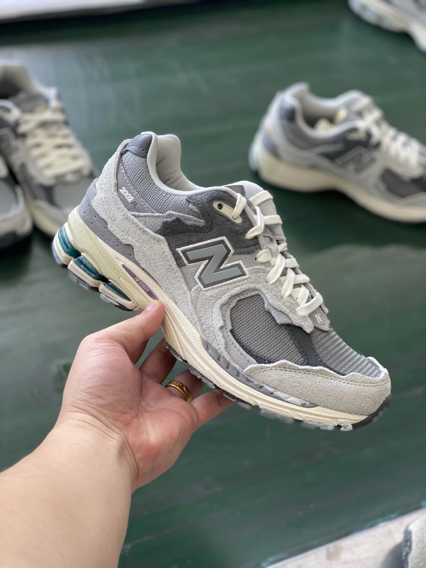 New Balance M2002RDA Sneakers