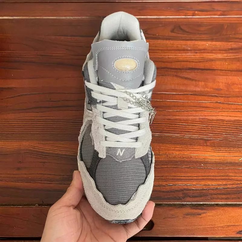 New Balance 2002R Sneakers
