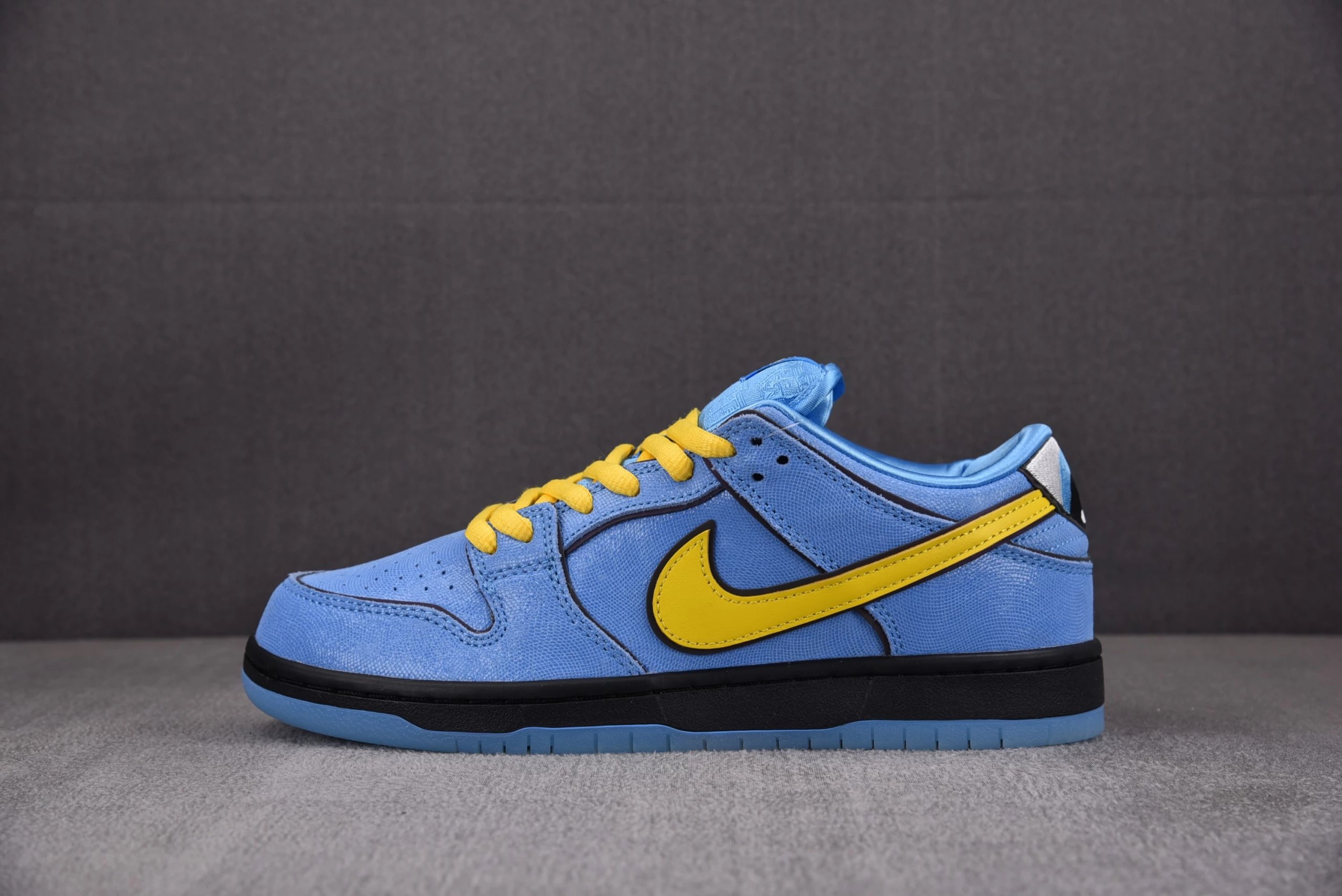 Nike SB Dunk Low Pink Orange Sneakers