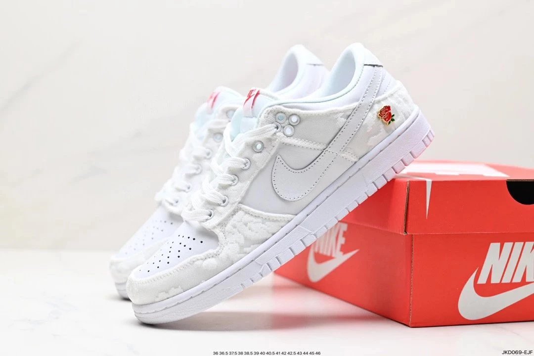 Nike FZ3775-133 White Sneakers
