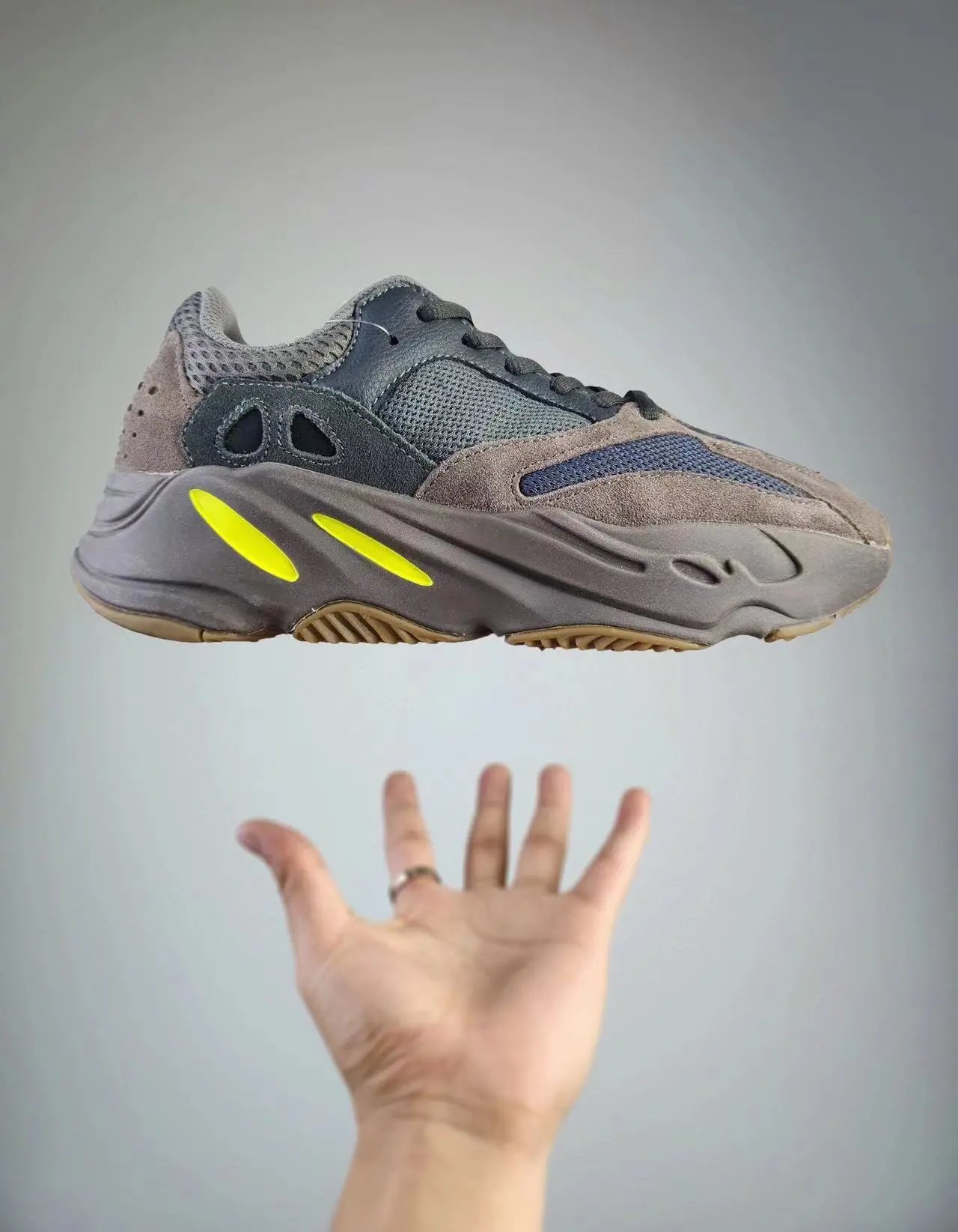 Yeezy Sneakers