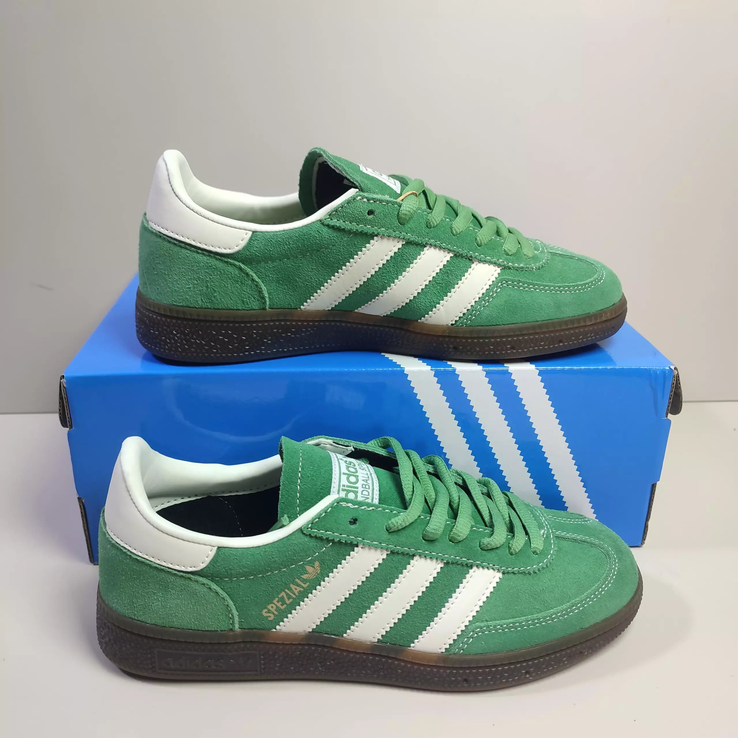 Adidas Sneakers
