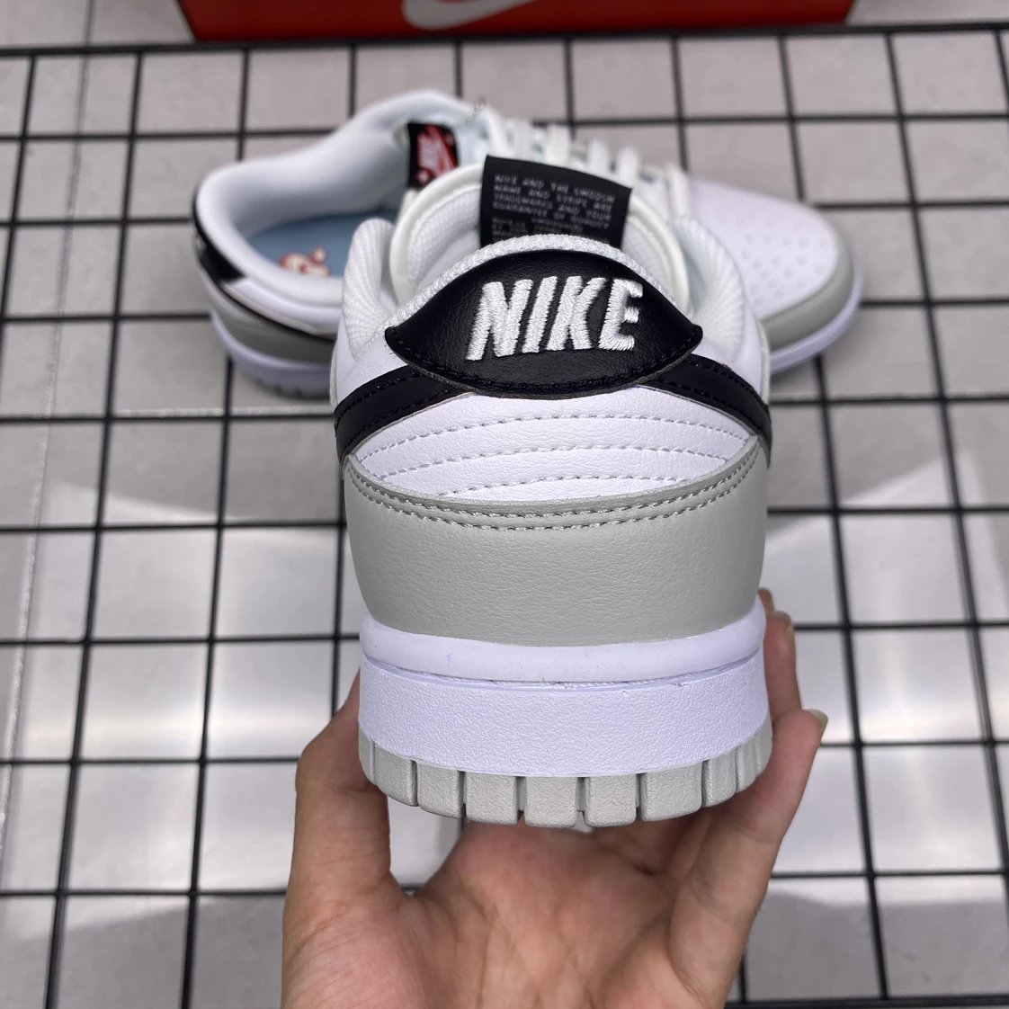 Nike DD1390-100 Sneakers