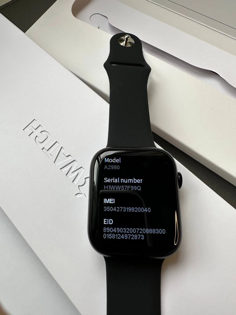 Apple Watch Series 4 GPS 40mm Light Sand Sport Band