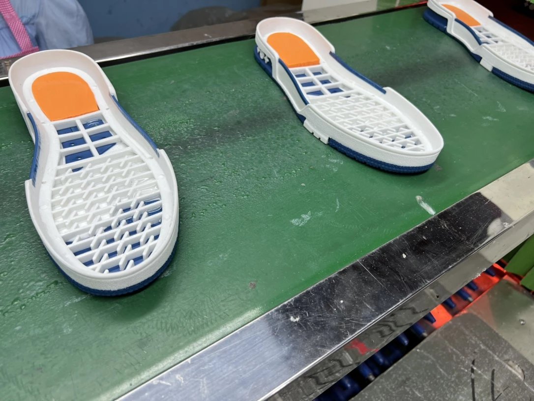 Louis Vuitton VL 0216 10 Sneakers