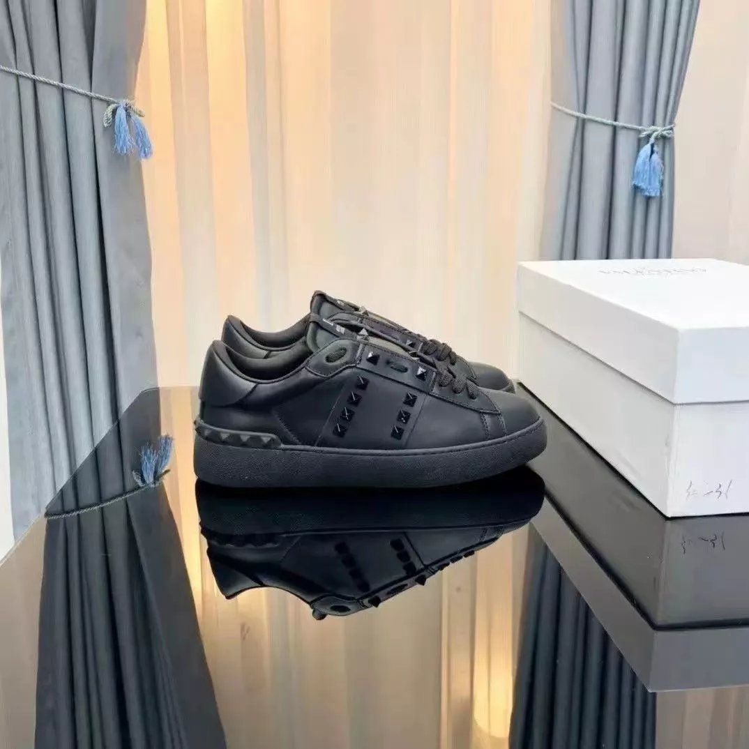 Valentino Garavani Rockstud Sneakers White Black