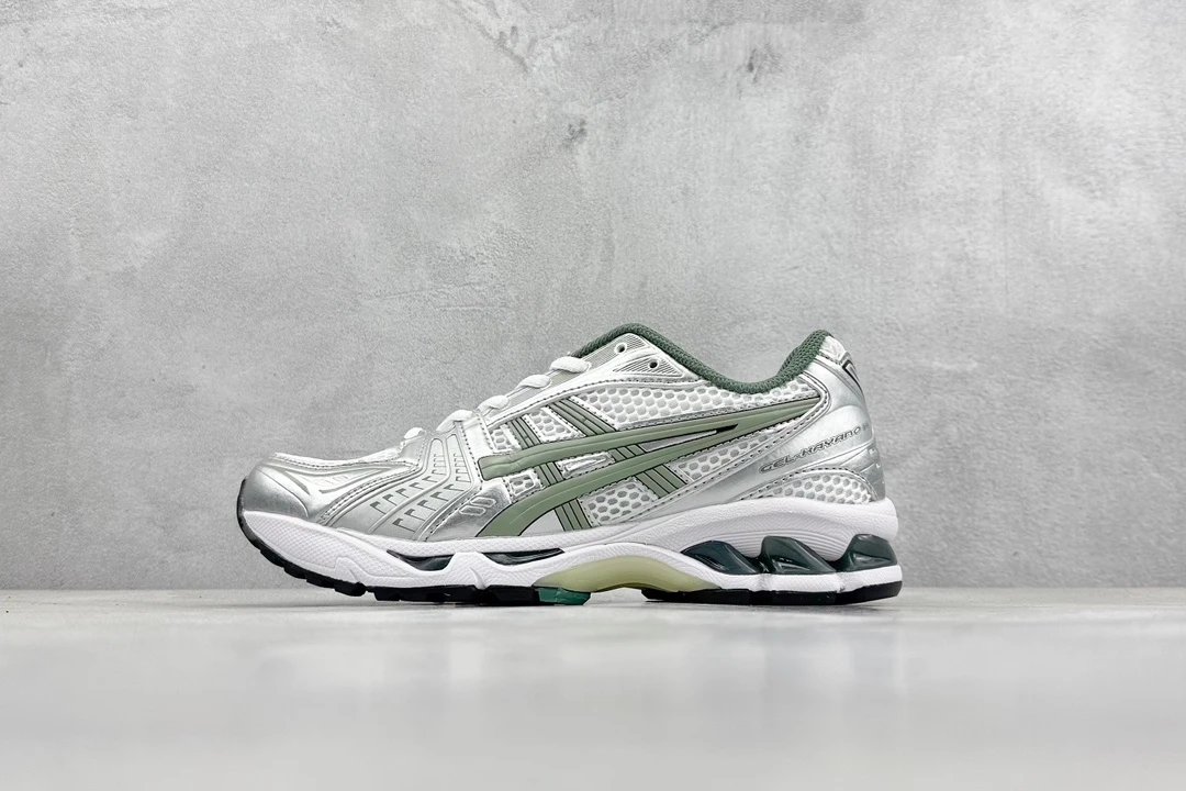 Asics Sneakers