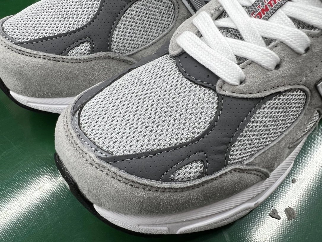 New Balance M990CH6 Sneakers