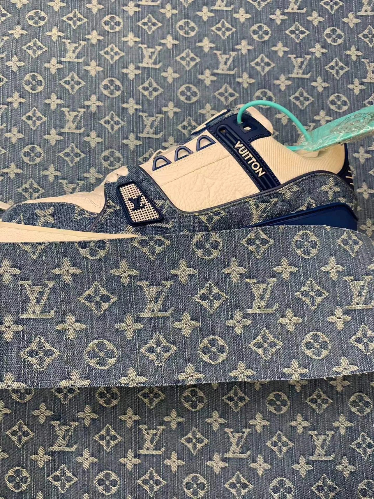 Louis Vuitton Sneakers