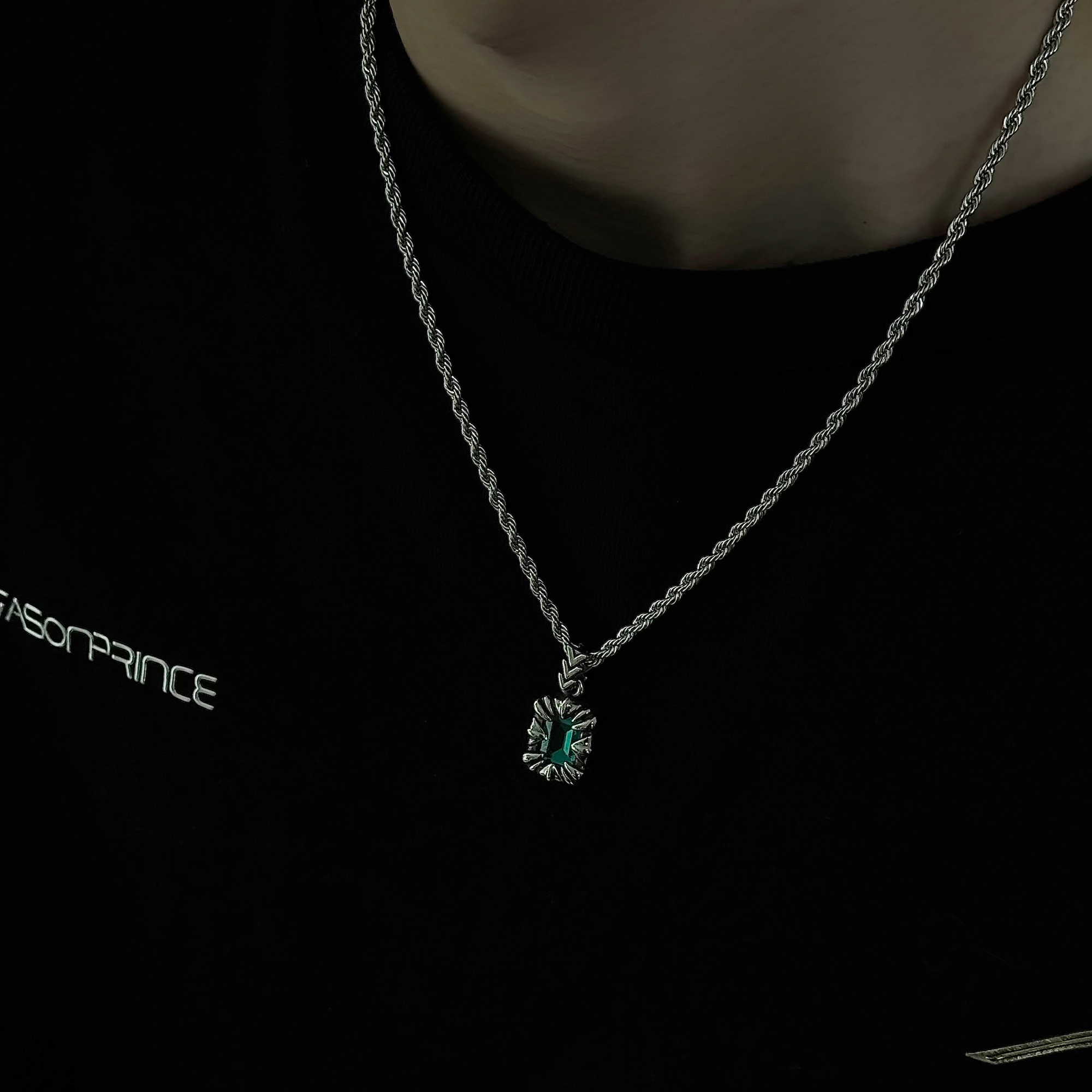 SAZSTUDIOS Silver Rope Chain Necklace with Green Gem