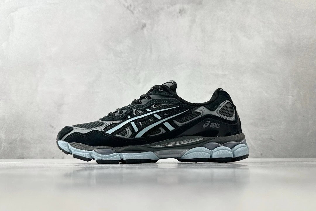 Asics Sneakers