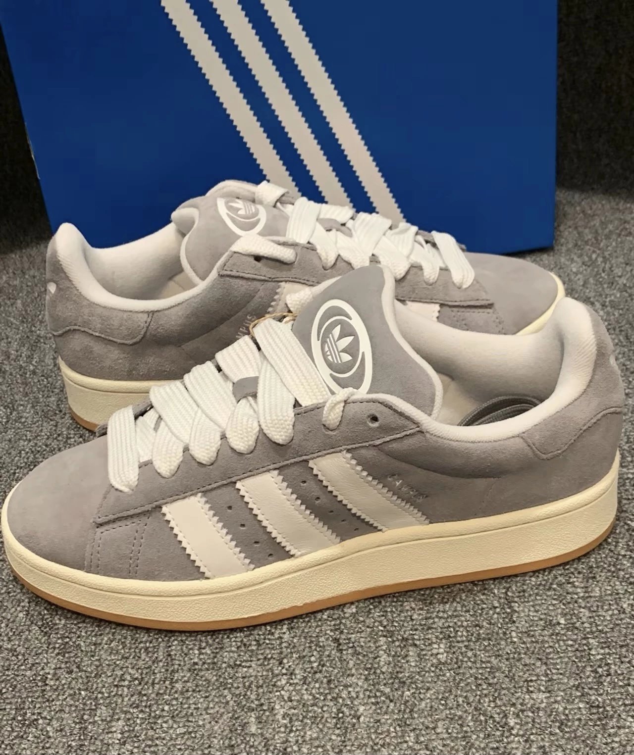 Adidas Sneakers