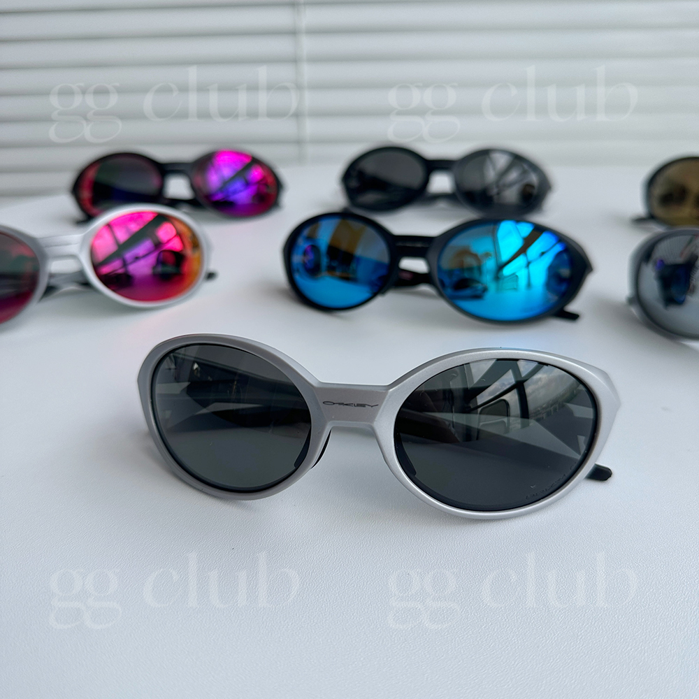 Oakley OO9438-0558 Sunglasses