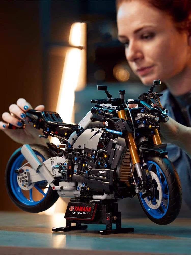 LEGO Technic Yamaha MT-10 SP Motorcycle 42159