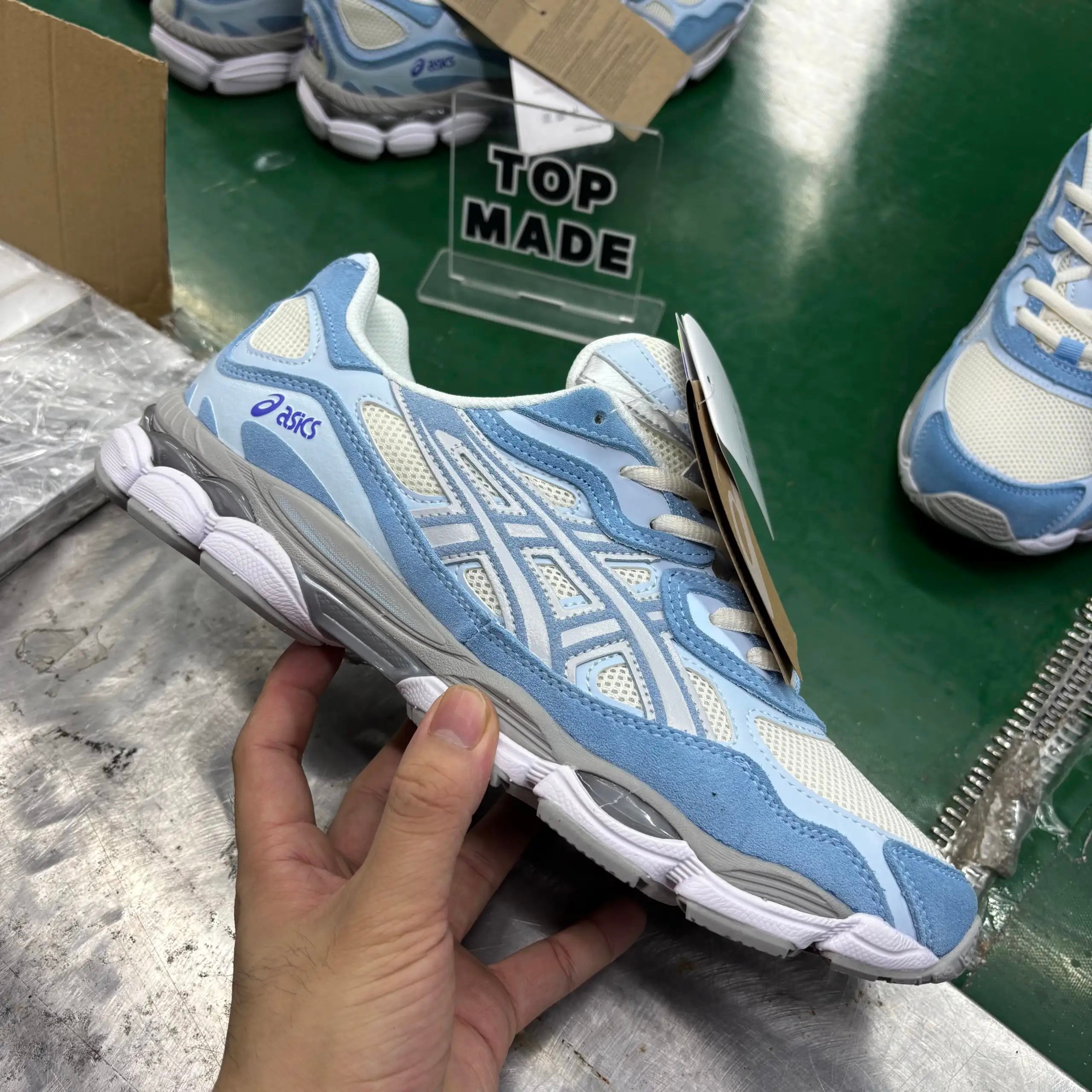 Asics Sneakers