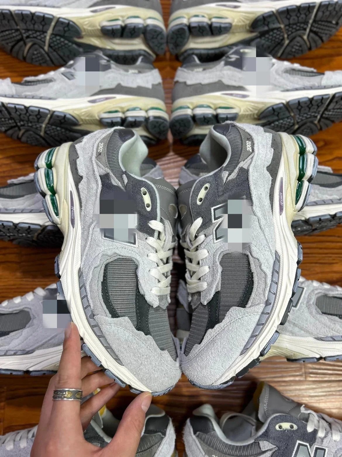 New Balance 2002R Sneakers