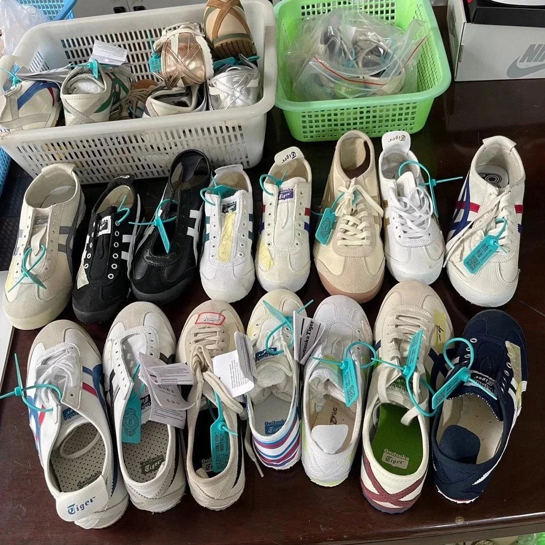 Asics Sneakers