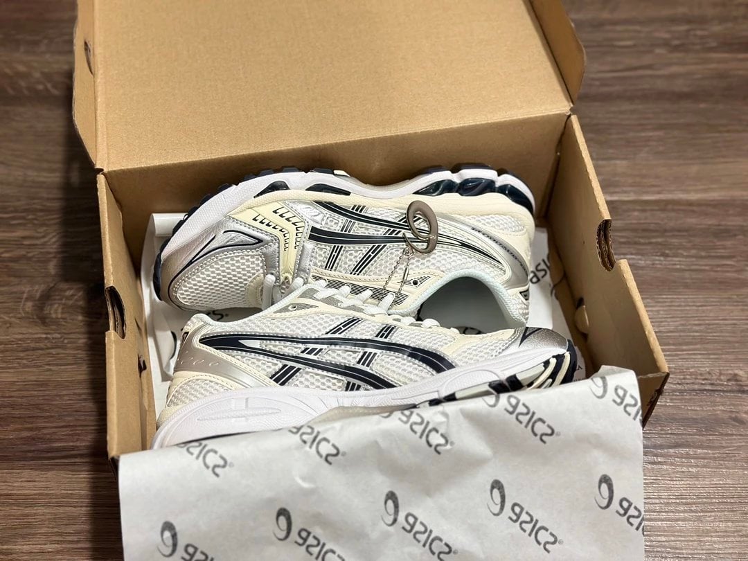 Asics Sneakers