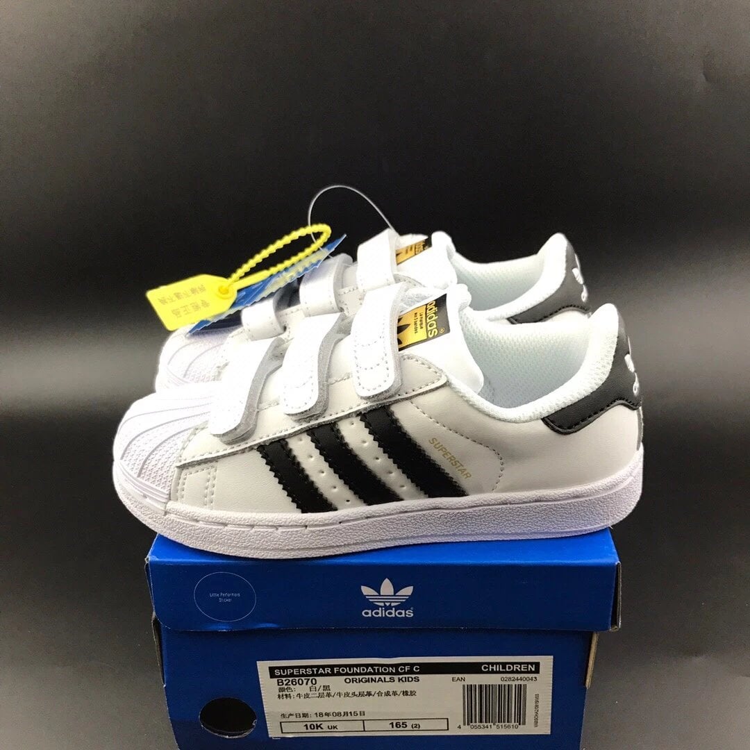 Adidas Sneakers