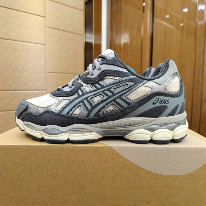 Asics Sneakers