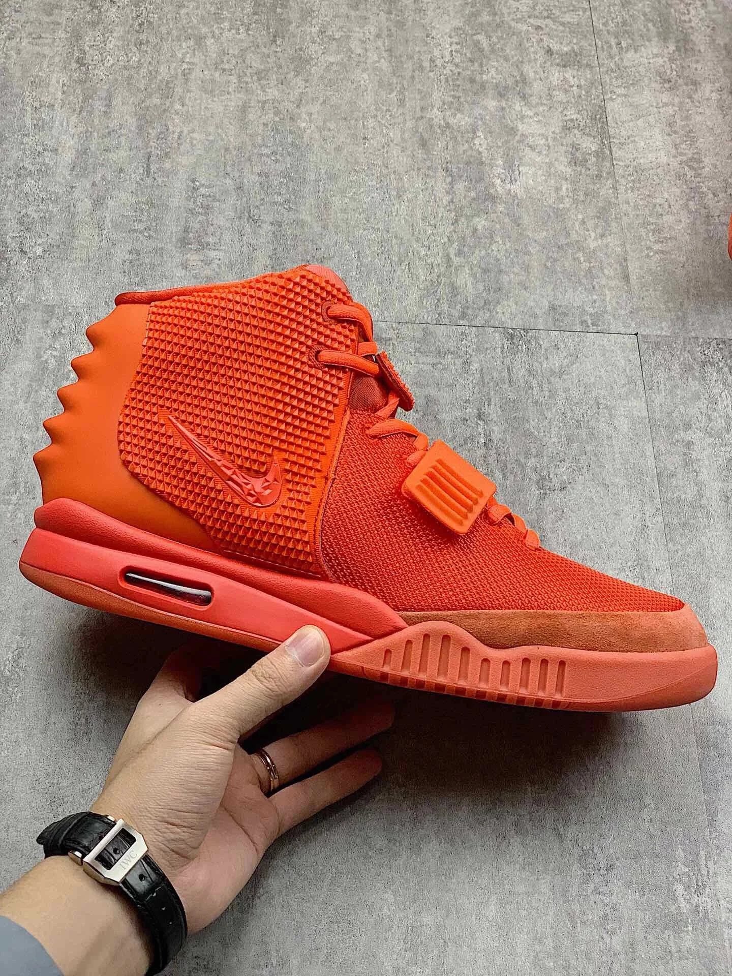 耐克NikeAirYeezy2RedOctober侃爷大红椰子