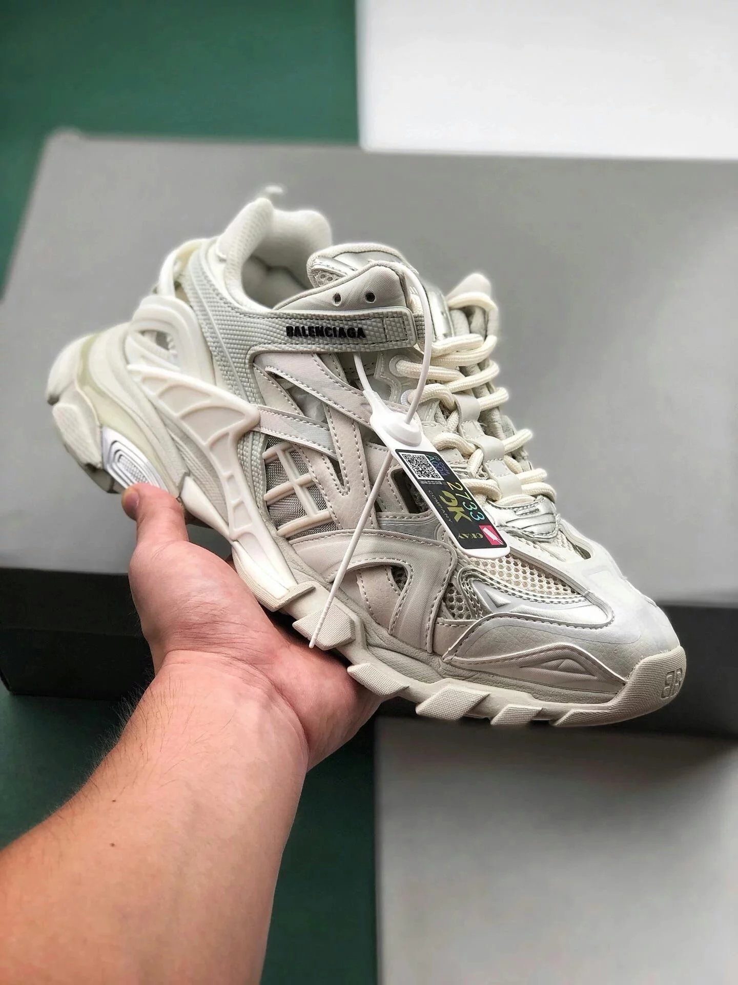 巴黎世家BALENCIAGA 19SS Triples 彩虹 历时两个月的 气垫耗费二十几万 从内到外的包装手法都完全
