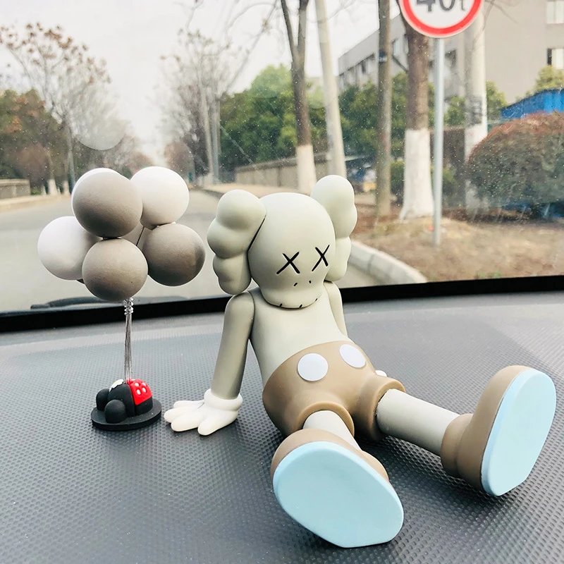 网红潮流KAWS考斯公仔汽车摆件卡通创意个性车载车内装饰暴力熊