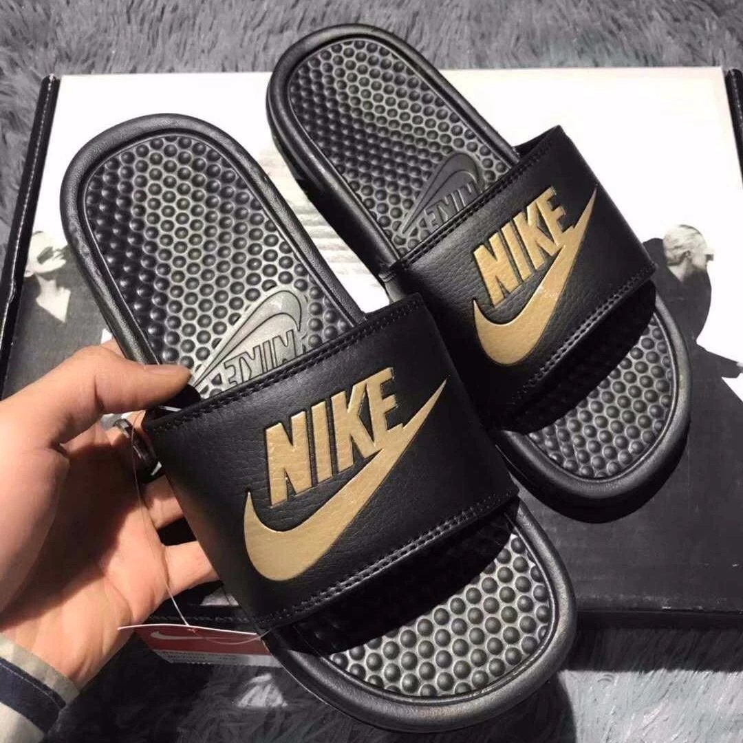 Nike Benassi JDI Slides