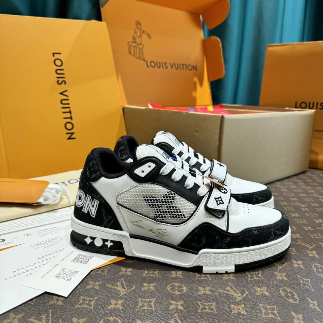 L*OUIS V*UITTON Trainer.