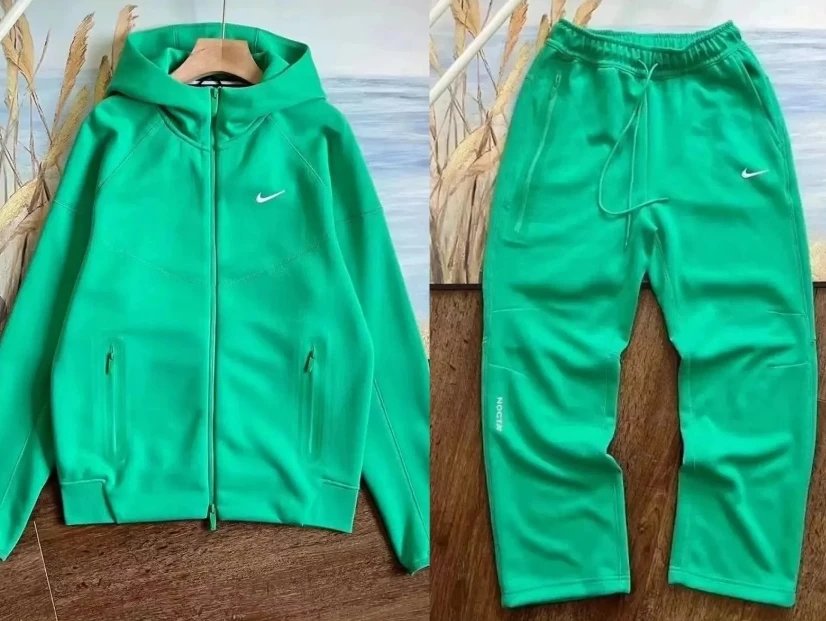 Nike Tech Fleece Full Zip Hoodie and Pants Set