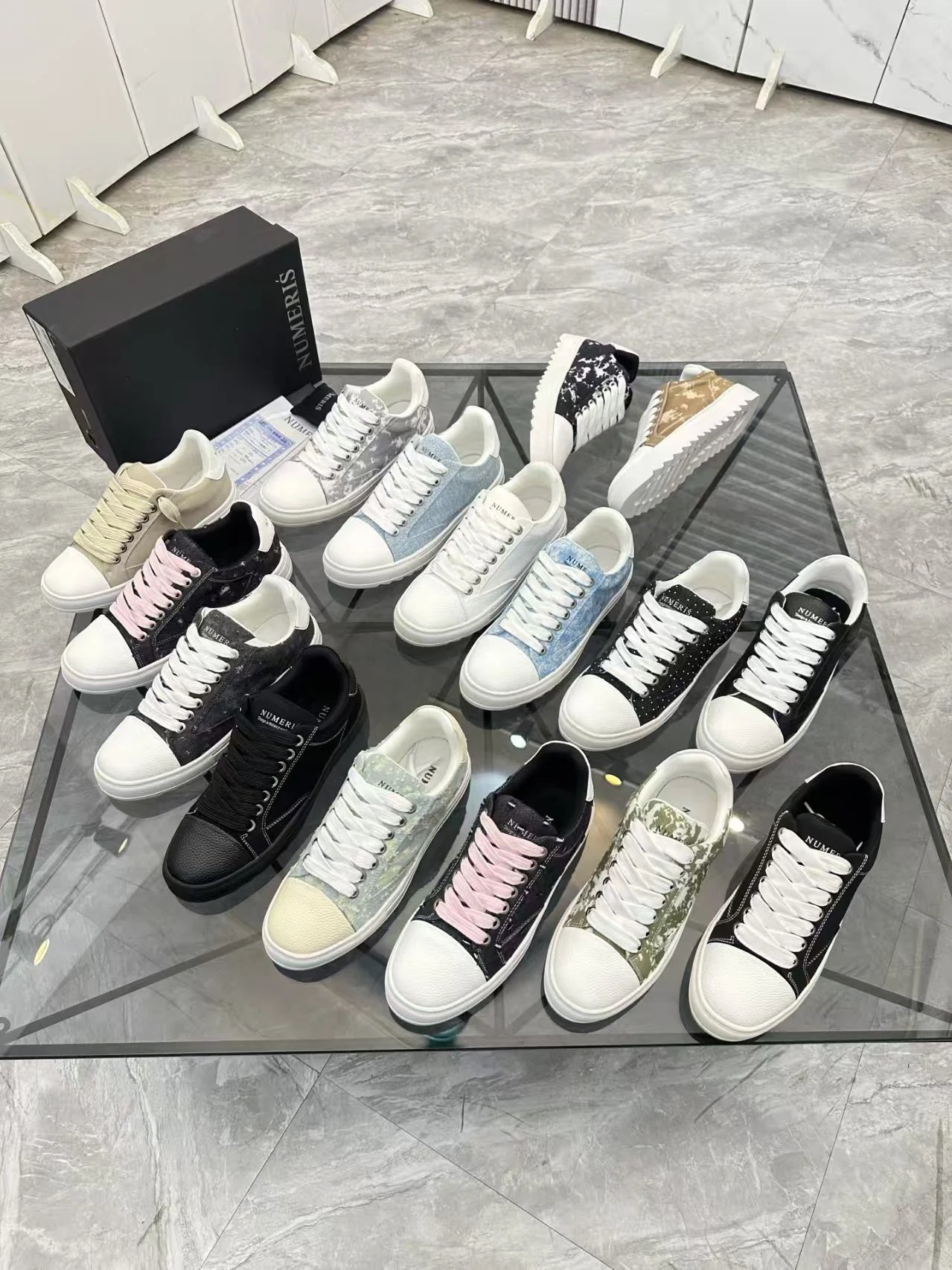 NUMERIS Low-top Casual Sneakers