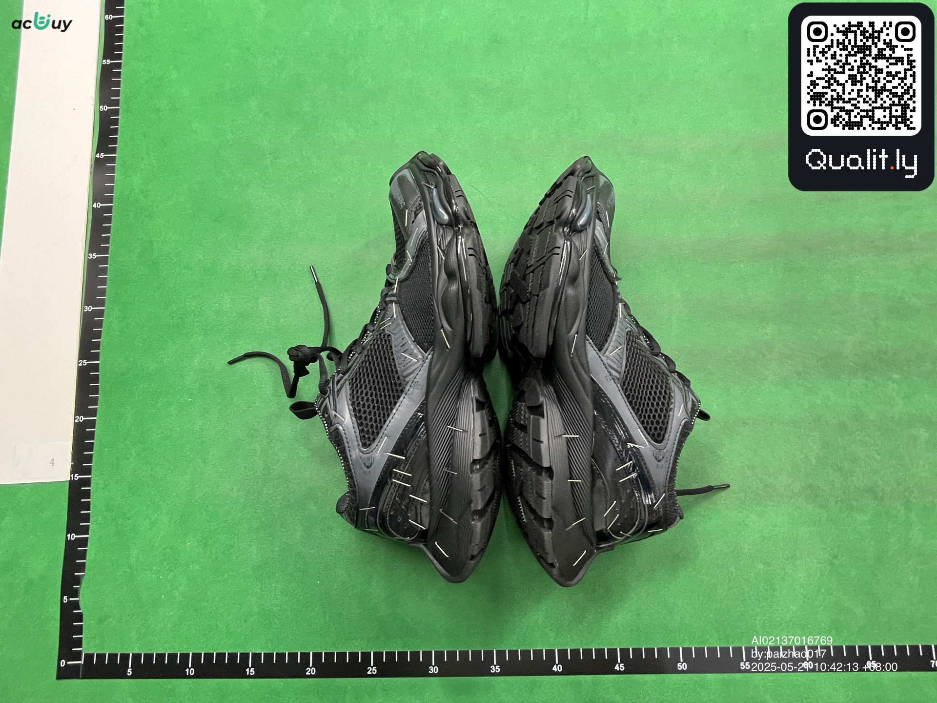 Sneakers QC photo 2 of 6