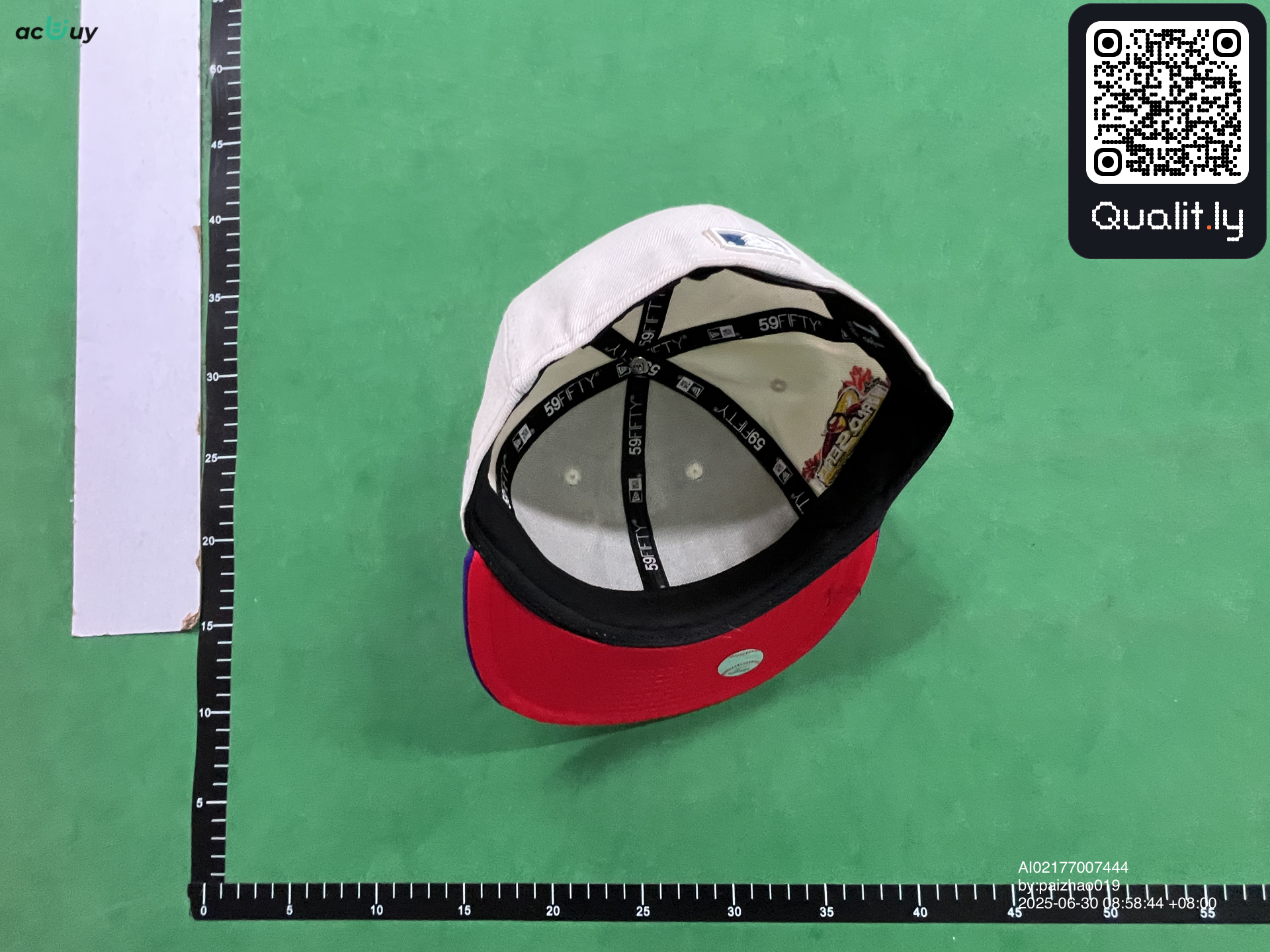 Foto QC 1 di 54