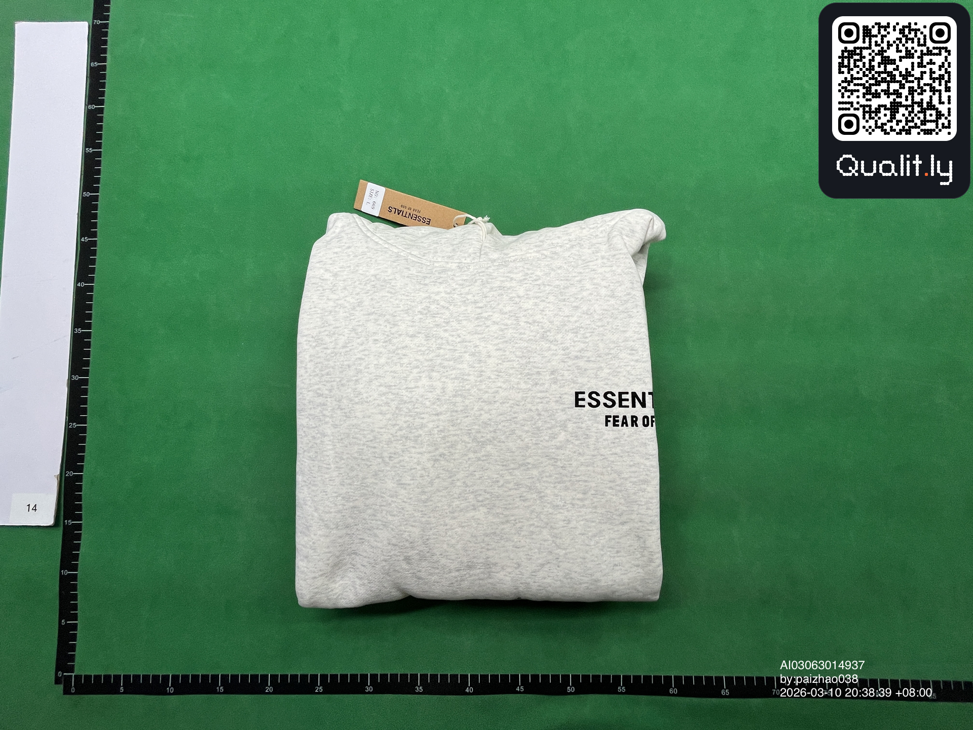 Hoodie — QC-Foto 1 von 4