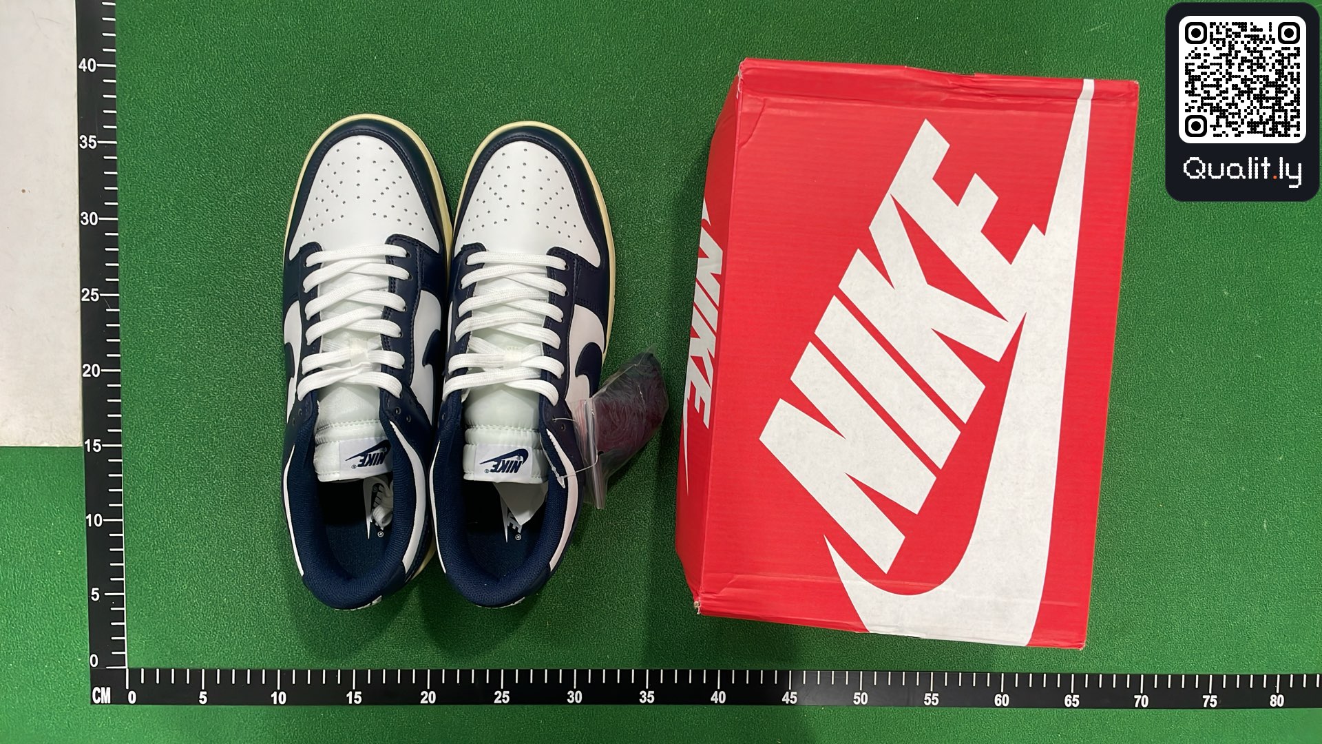 Sneakers — foto QC 1 di 6