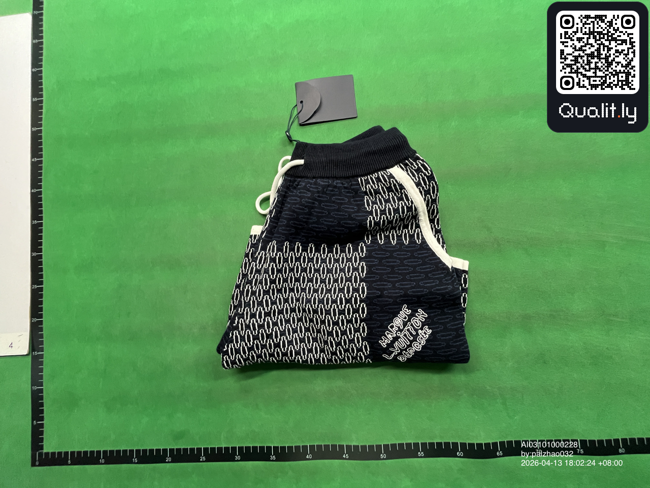 Sweater QC photo 1 of 26