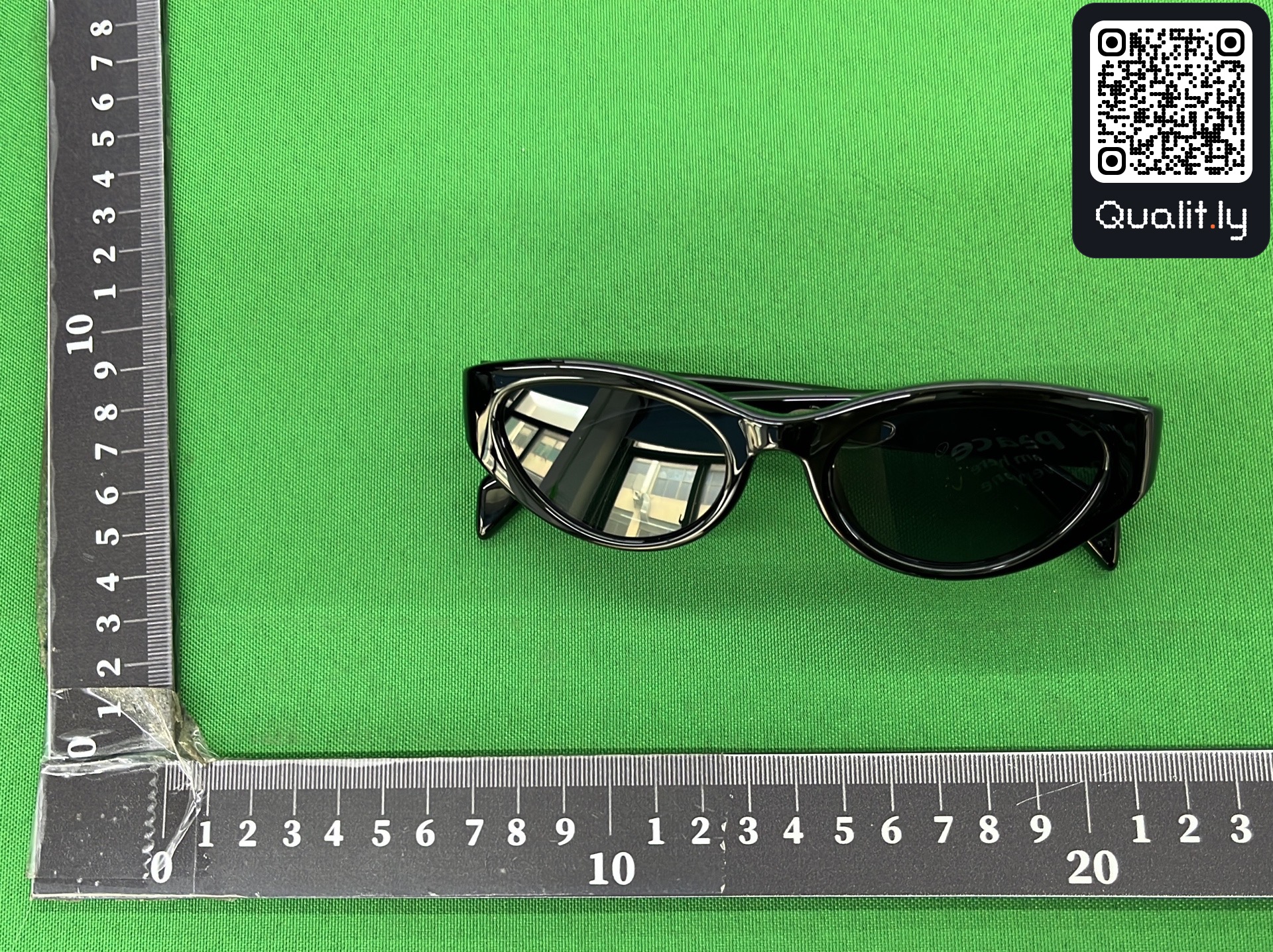 Sonnenbrille — QC-Foto 3 von 8