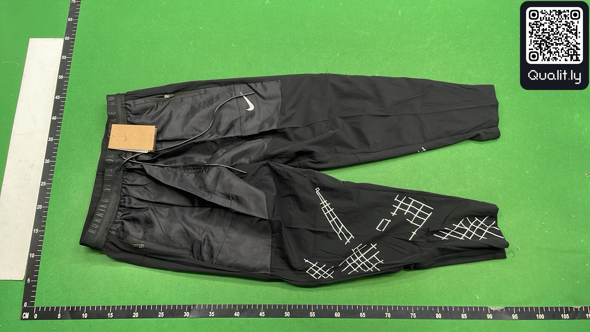 Pants QC photo 2 of 48