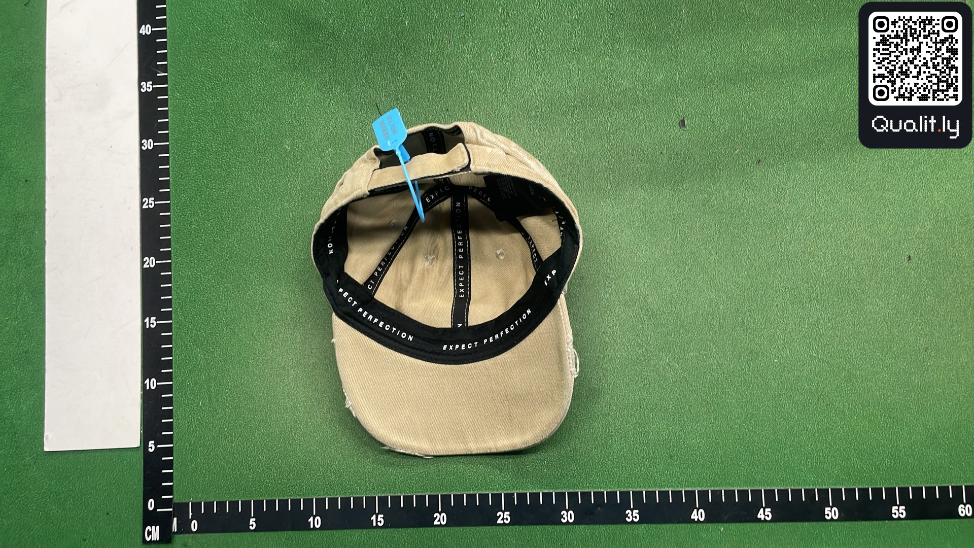 Pet — QC-foto 3 van 13