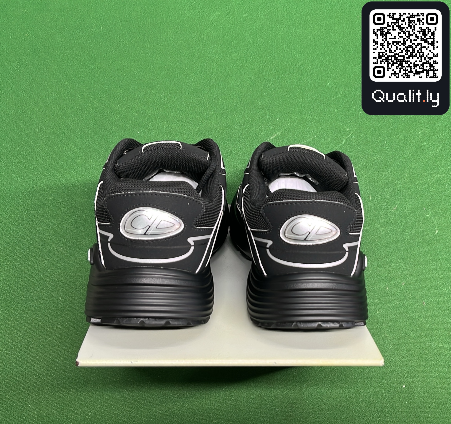 Foto QC 3 de 96