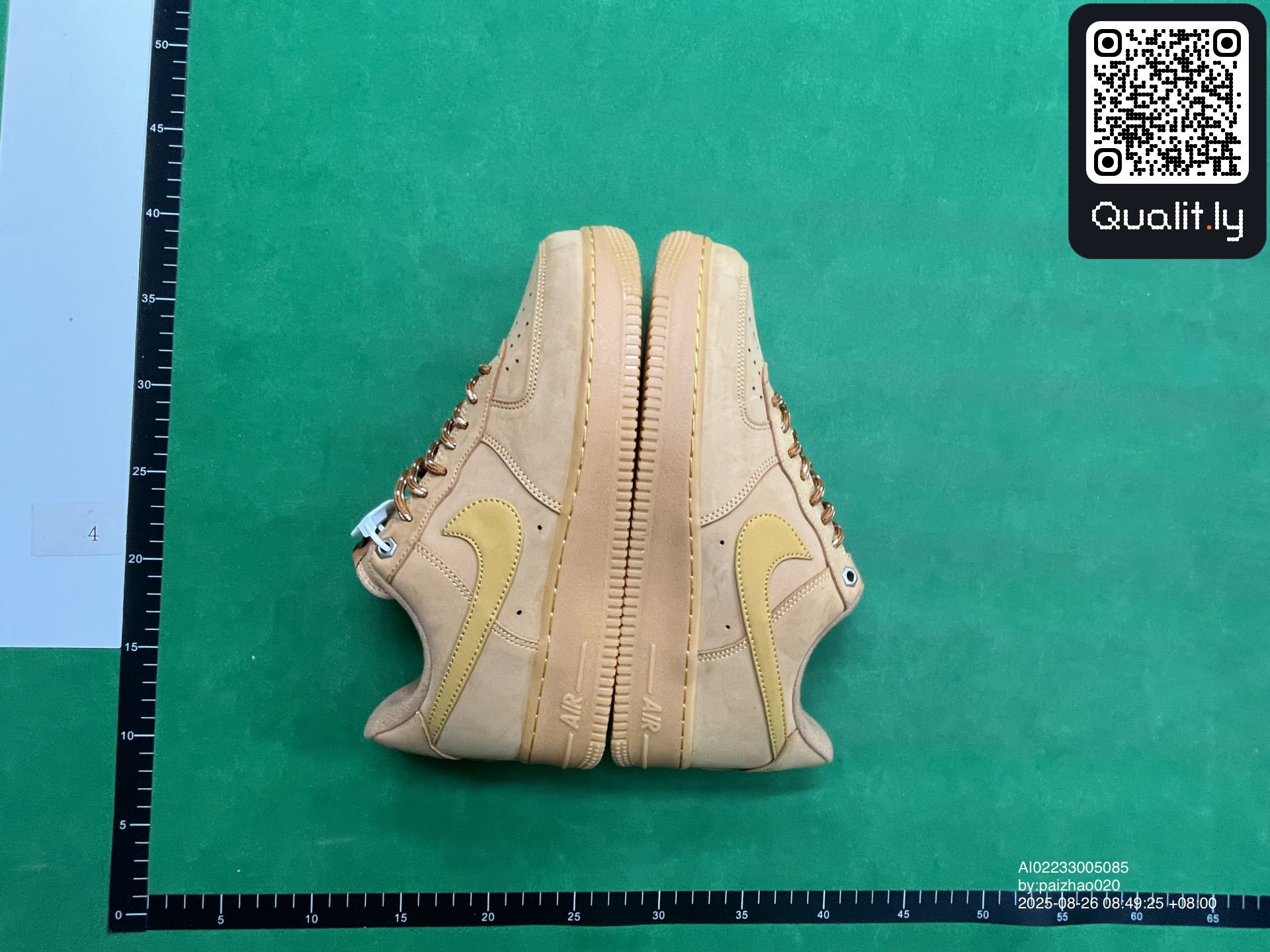 Sneakers — foto QC 2 di 20