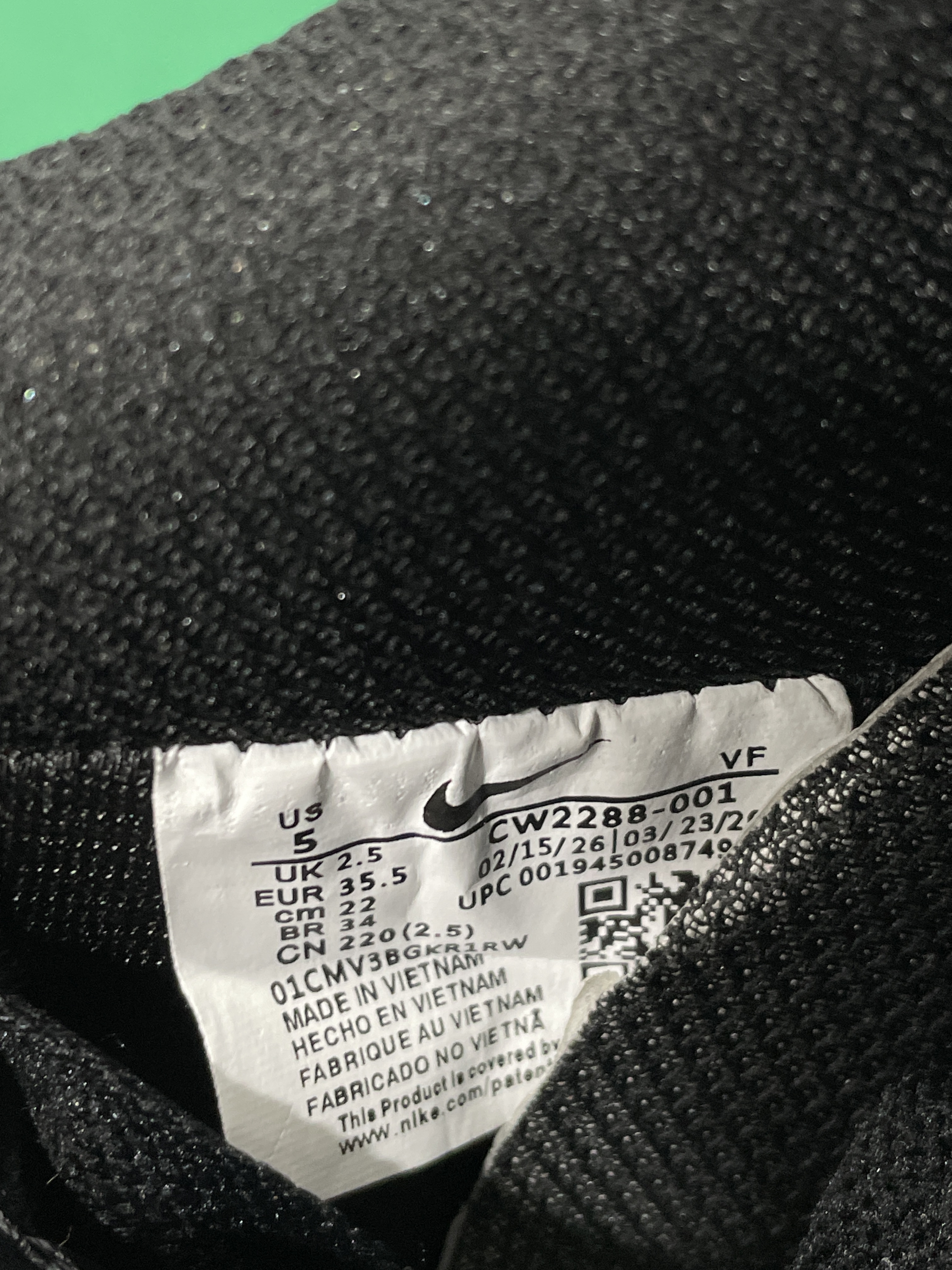 Sneakers QC photo 3 of 30