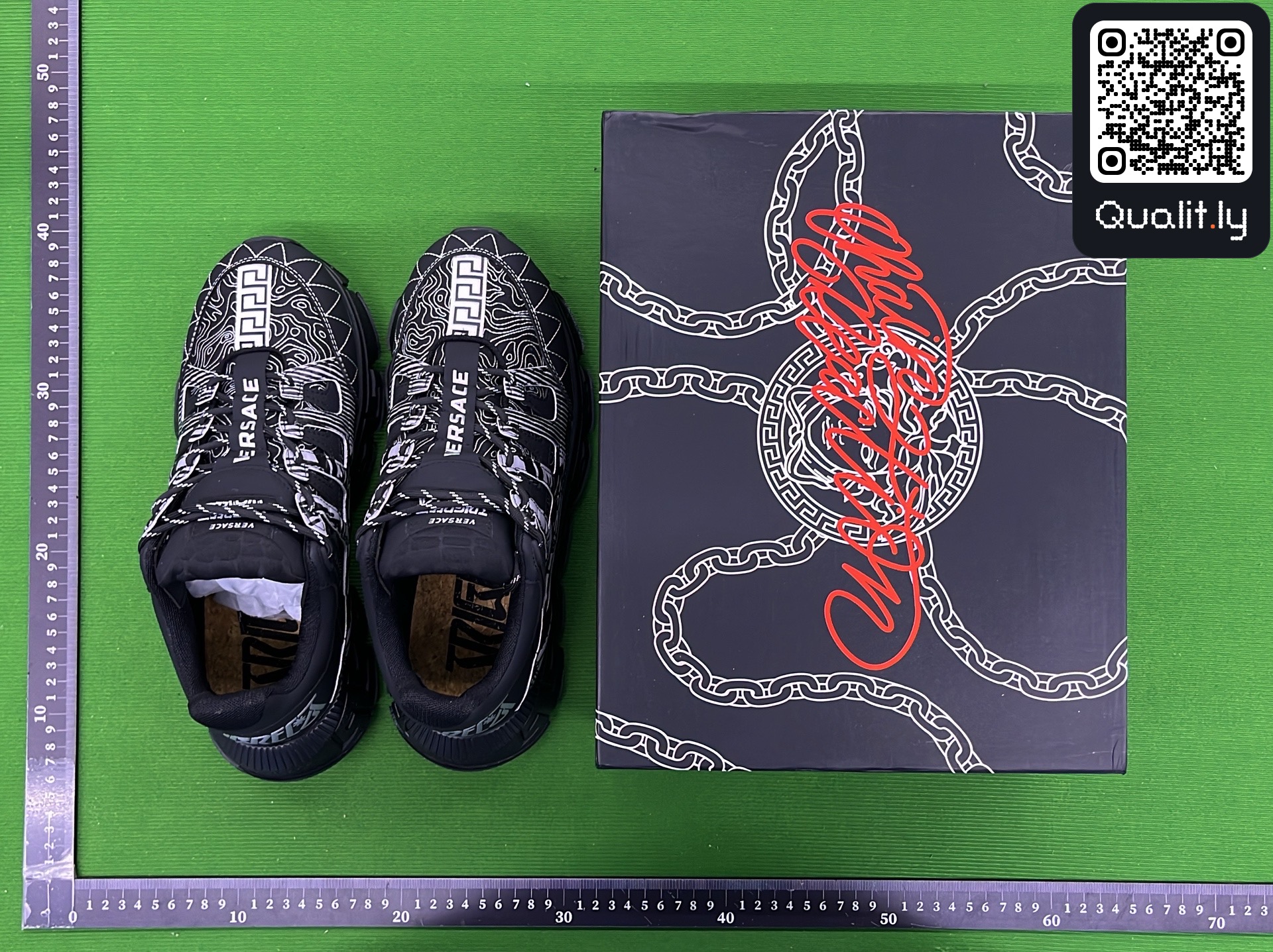 Sneakers QC photo 1 of 6