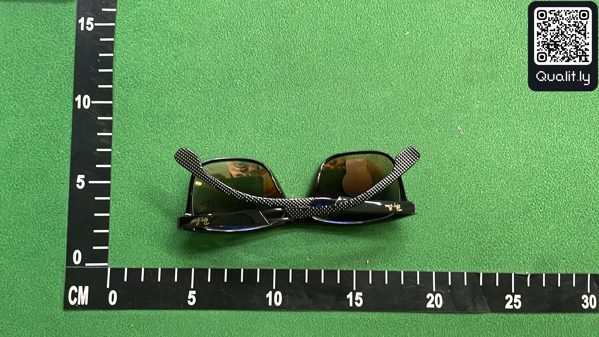 Lunettes de soleil — photo QC 2 sur 6